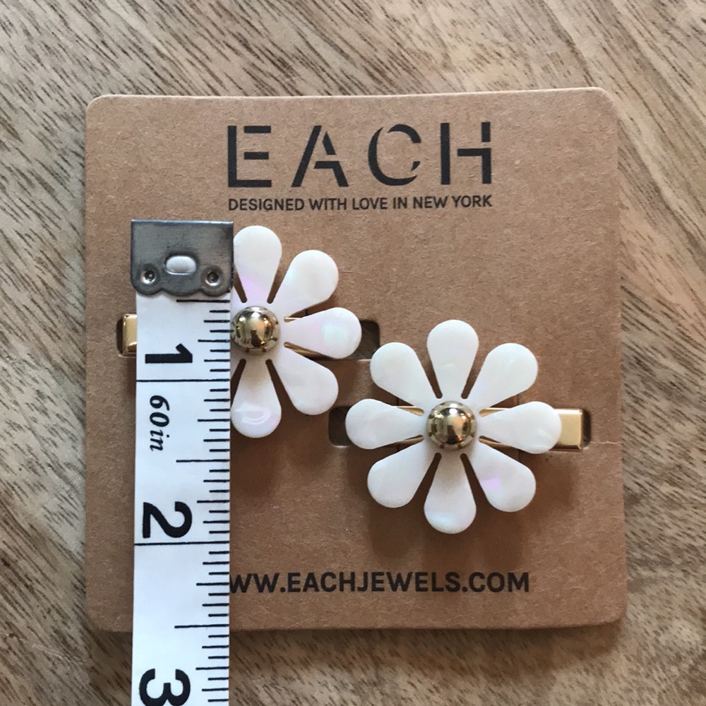 Hair Clips 🌸 - Picture 3 of 3